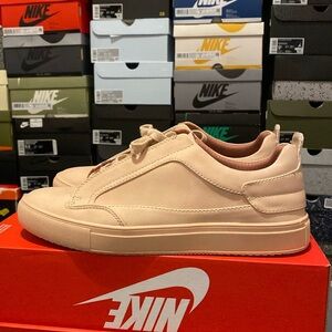 Steve Madden Low top sneakers size 9.5 mens